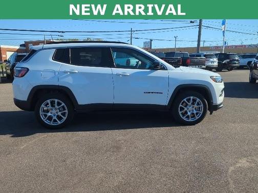 2023 Jeep Compass Latitude Lux