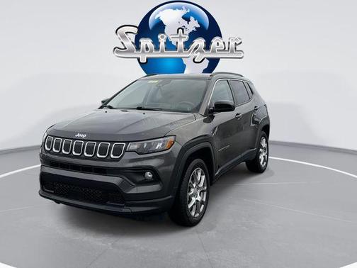 2022 Jeep Compass Latitude Lux