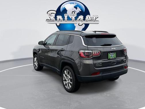 2022 Jeep Compass Latitude Lux