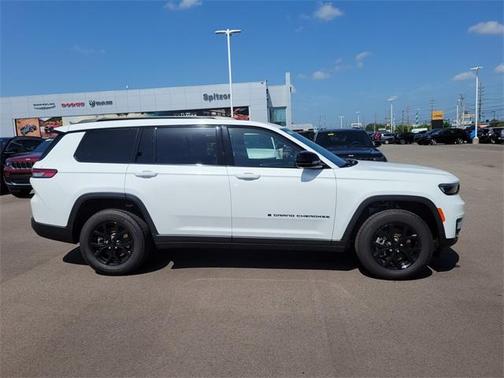2023 Jeep Grand Cherokee L Laredo