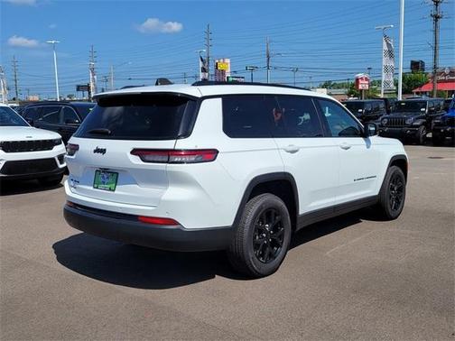 2023 Jeep Grand Cherokee L Laredo