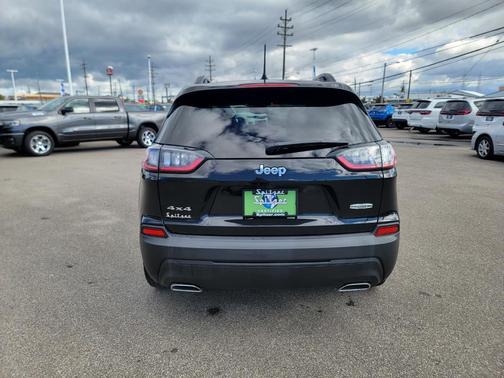 2022 Jeep Cherokee Latitude Lux