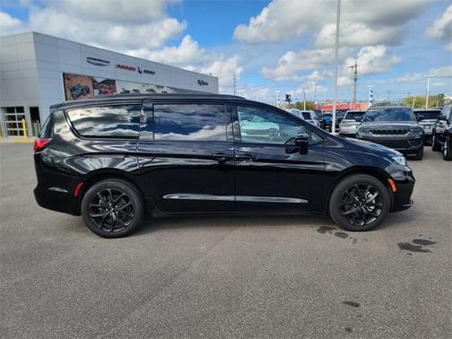 2024 Chrysler Pacifica Touring-L