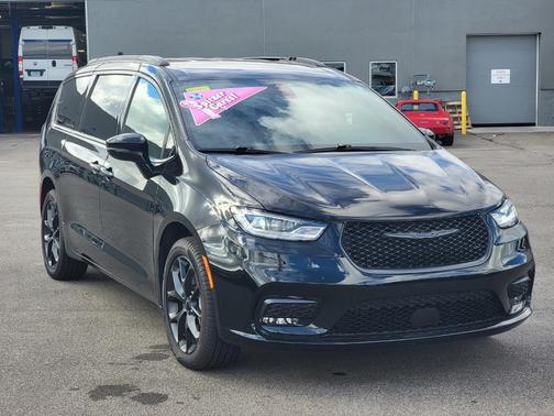 2024 Chrysler Pacifica Touring-L