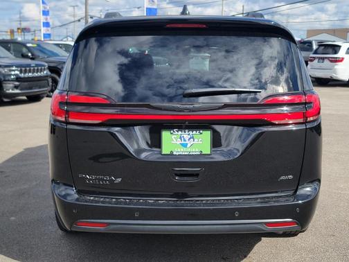 2024 Chrysler Pacifica Touring-L