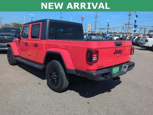 2022 Jeep Gladiator Sport