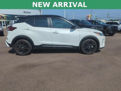 2023 Nissan Kicks SR