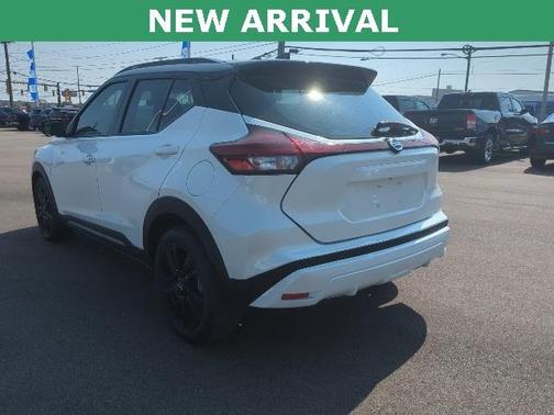 2023 Nissan Kicks SR