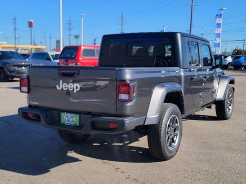 2023 Jeep Gladiator Overland