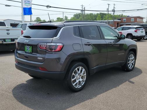 2023 Jeep Compass Latitude Lux