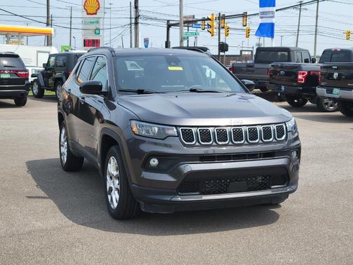 2023 Jeep Compass Latitude Lux