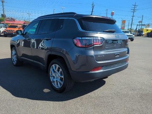 2023 Jeep Compass Latitude Lux
