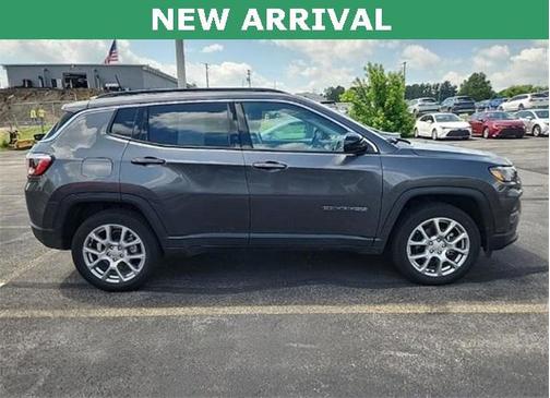 2022 Jeep Compass Latitude Lux