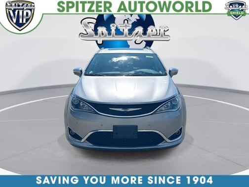 Billet Silver Metallic Clearcoat 2017 Chrysler Pacifica Limited