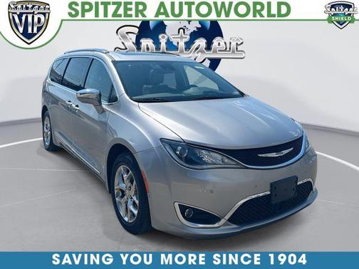 Billet Silver Metallic Clearcoat 2017 Chrysler Pacifica Limited