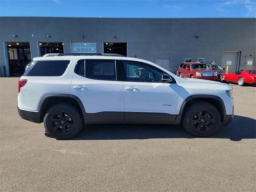 2022 GMC Acadia AT4