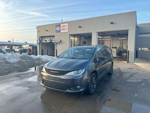 2020 Chrysler Pacifica Launch Edition