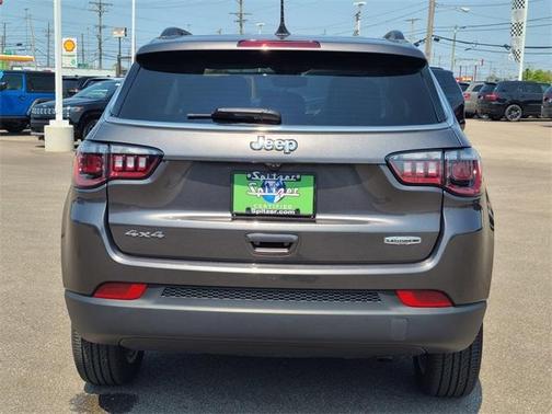 2022 Jeep Compass Latitude Lux