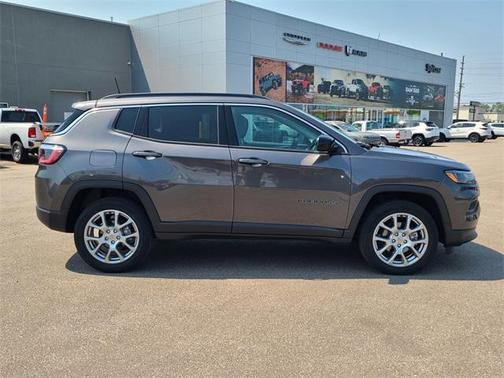 2022 Jeep Compass Latitude Lux