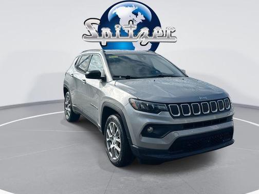 2022 Jeep Compass Latitude Lux