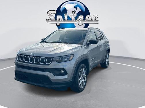 2022 Jeep Compass Latitude Lux