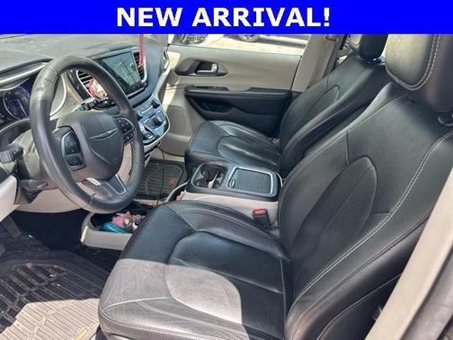2022 Chrysler Pacifica Touring-L