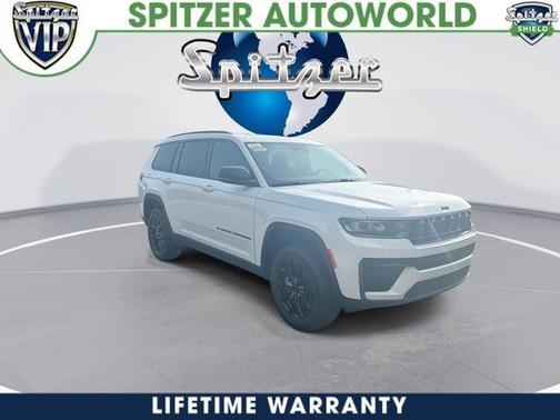 Bright White Clearcoat 2026 Jeep Grand Cherokee L Laredo