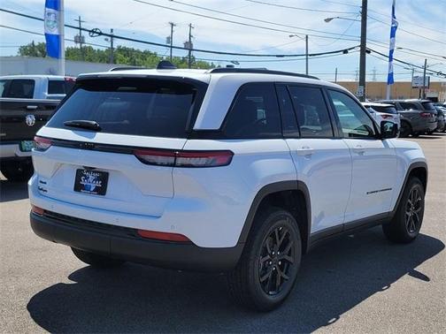 2025 Jeep Grand Cherokee Laredo