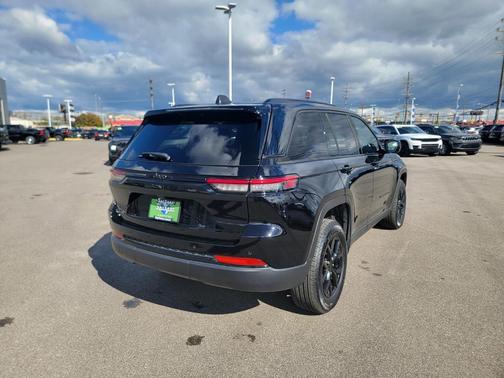 2024 Jeep Grand Cherokee Laredo