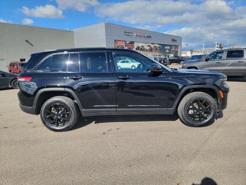 2024 Jeep Grand Cherokee Laredo