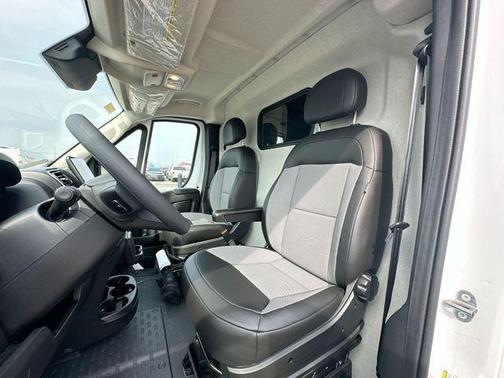 Bright White Clearcoat 2026 RAM ProMaster 2500 High Roof