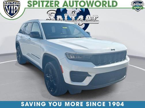 Bright White Clearcoat 2024 Jeep Grand Cherokee Laredo