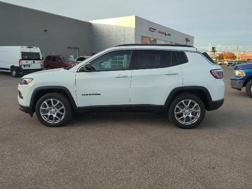 2024 Jeep Compass Latitude Lux