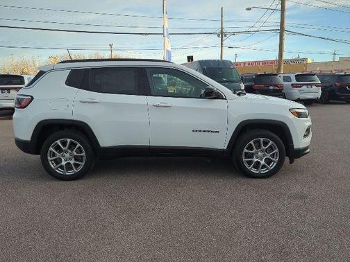 2024 Jeep Compass Latitude Lux
