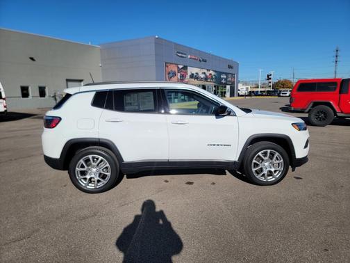 2024 Jeep Compass Latitude Lux