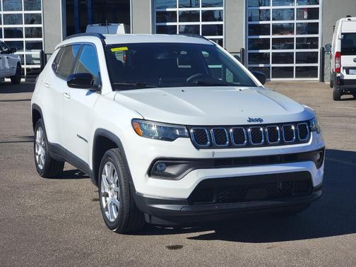 2024 Jeep Compass Latitude Lux