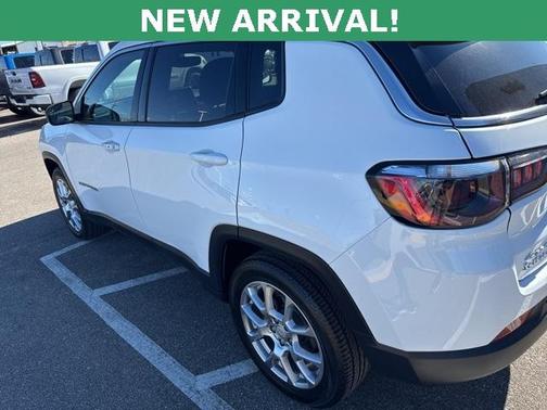 2024 Jeep Compass Latitude Lux