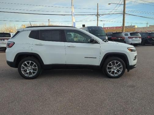 2024 Jeep Compass Latitude Lux