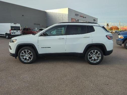 2024 Jeep Compass Latitude Lux