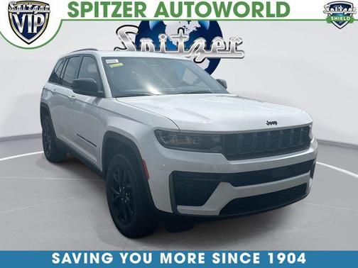 Bright White Clearcoat 2026 Jeep Grand Cherokee Laredo