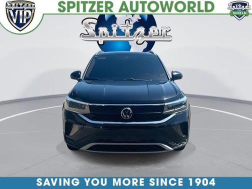 Deep Black Pearl Effect 2023 Volkswagen Taos 1.5T SE