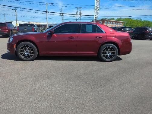 2021 Chrysler 300 Touring