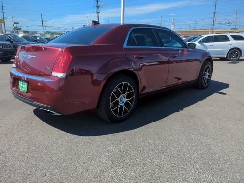 2021 Chrysler 300 Touring