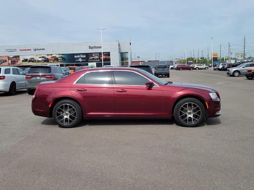 2021 Chrysler 300 Touring