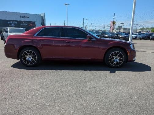 2021 Chrysler 300 Touring