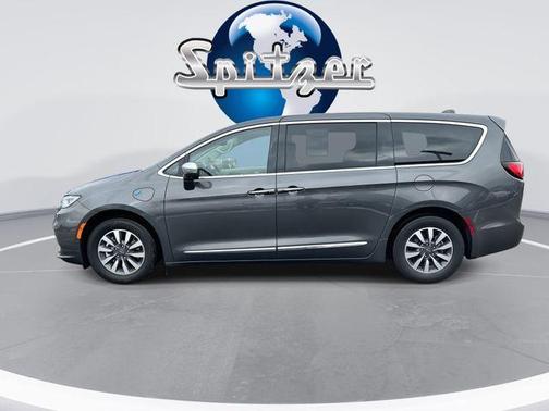 2022 Chrysler Pacifica Hybrid Limited