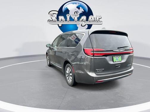 2022 Chrysler Pacifica Hybrid Limited