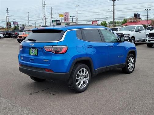 2023 Jeep Compass Latitude Lux