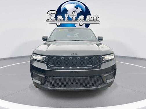 2022 Jeep Grand Cherokee Altitude