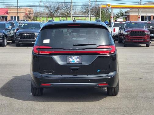 2025 Chrysler Pacifica Hybrid Select